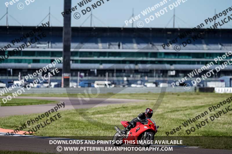 Rockingham no limits trackday;enduro digital images;event digital images;eventdigitalimages;no limits trackdays;peter wileman photography;racing digital images;rockingham raceway northamptonshire;rockingham trackday photographs;trackday digital images;trackday photos